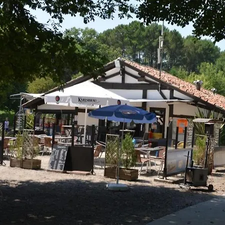 Dans Un Mobil Climatise Dans Les Landes Entre Foret, Lacs Et Ocean, Campsite
