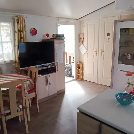 Dans Un Mobil Climatise Dans Les Landes Entre Foret, Lacs Et Ocean, Campsite *